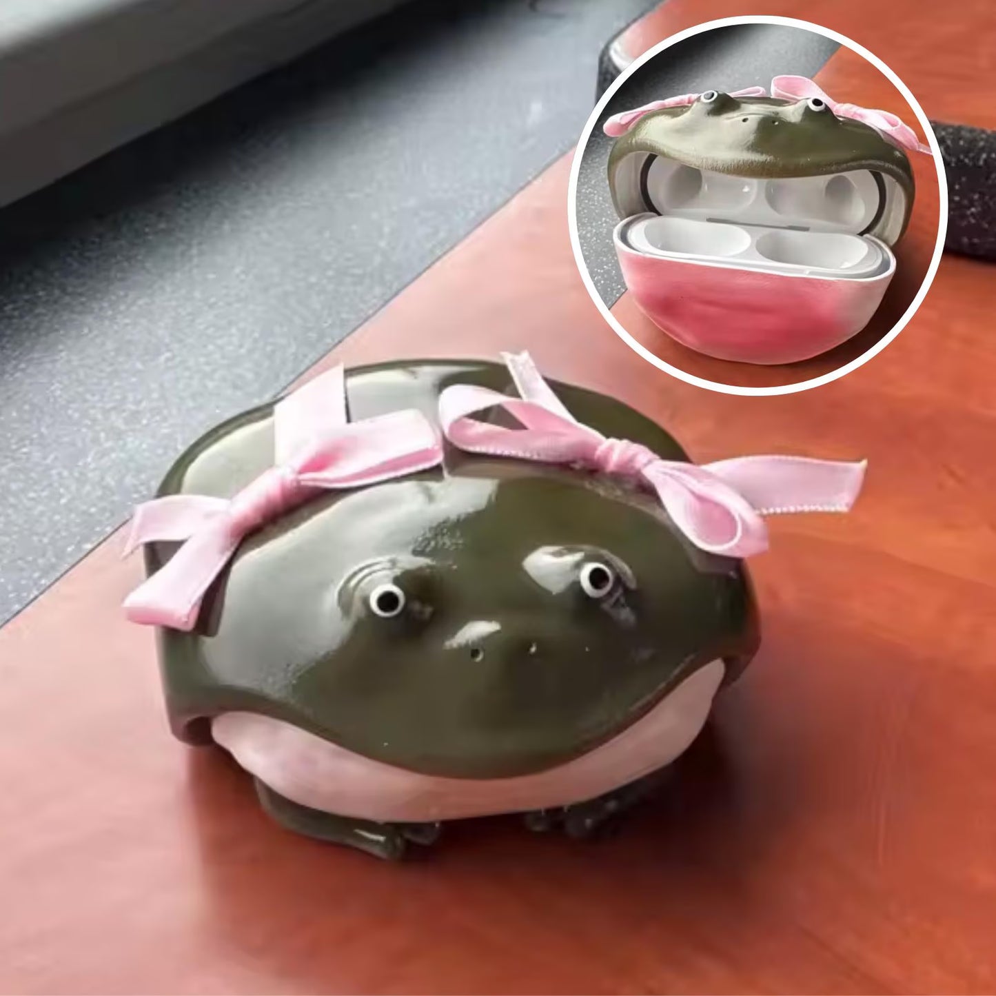 Froggy Airpod Case™ (with bows)