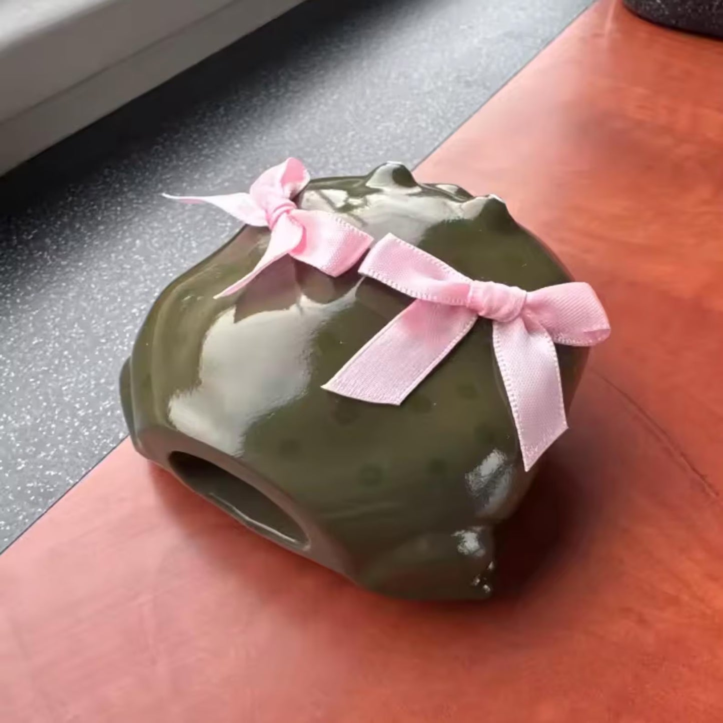 Froggy Airpod Case™ (with bows)